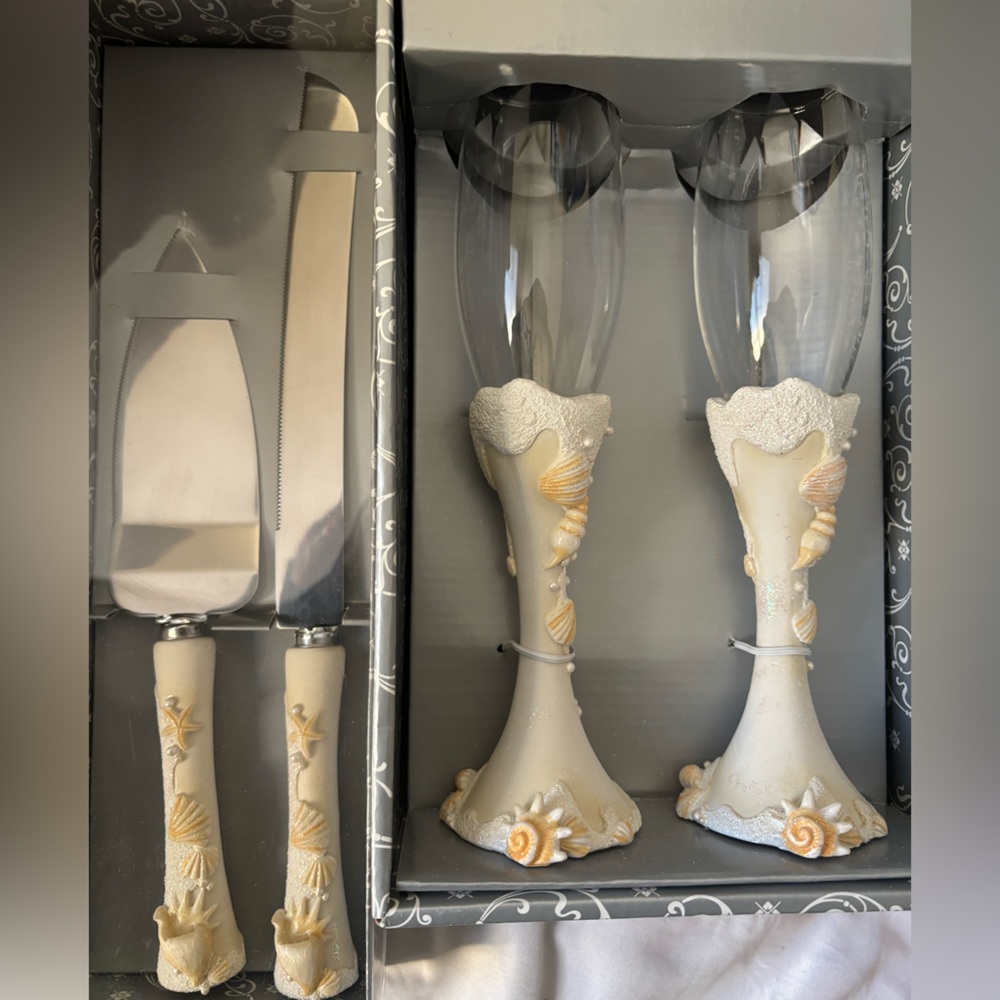 Seashell Accent Wedding Toasting Flutes & Cake Server Set